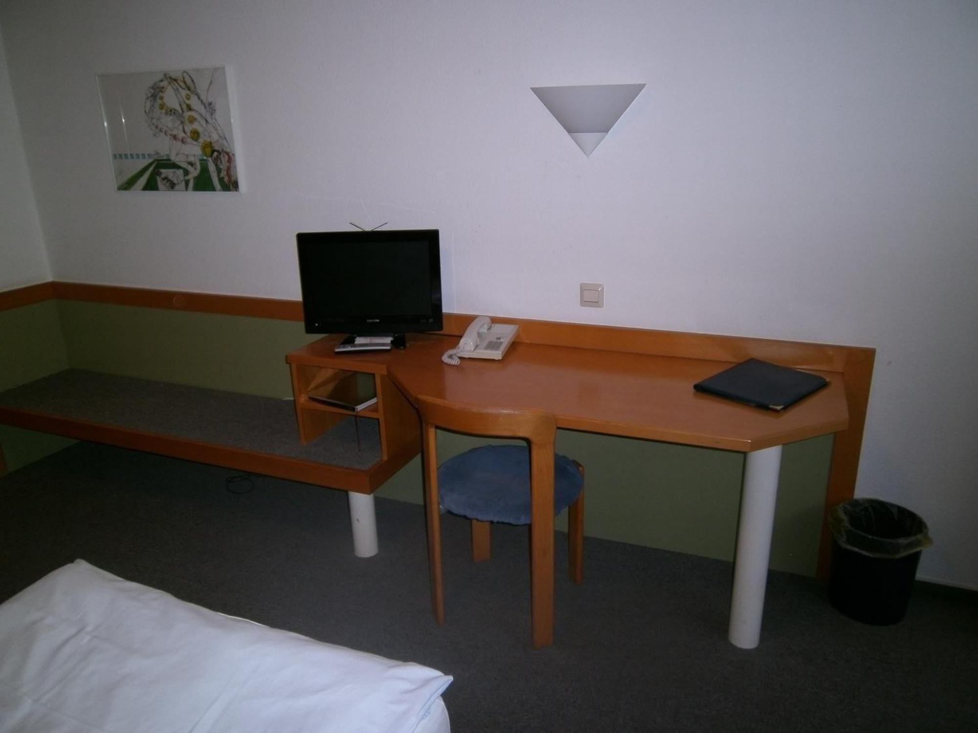 Hotel Sportpark Jürgen Fassbender Eggenstein-Leopoldshafen Zimmer foto