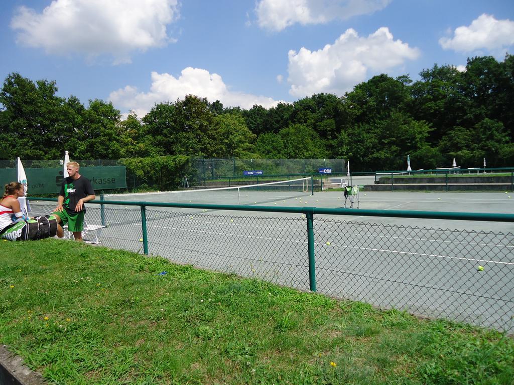 Hotel Sportpark Jürgen Fassbender Eggenstein-Leopoldshafen Exterior foto