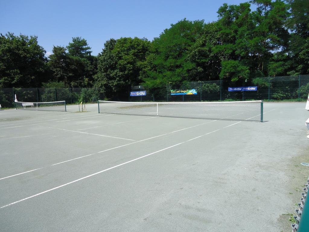 Hotel Sportpark Jürgen Fassbender Eggenstein-Leopoldshafen Exterior foto