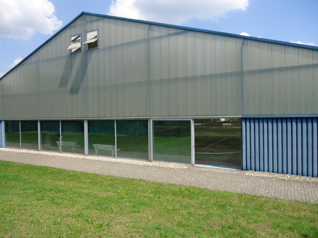 Hotel Sportpark Jürgen Fassbender Eggenstein-Leopoldshafen Exterior foto